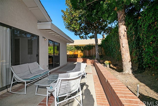 5001 Paseo Dali Irvine, CA 92603 - Photo 7 of 14 Great side yard space connect to the Dining Room & Kitchen with rare good condition brick liner concrete patio