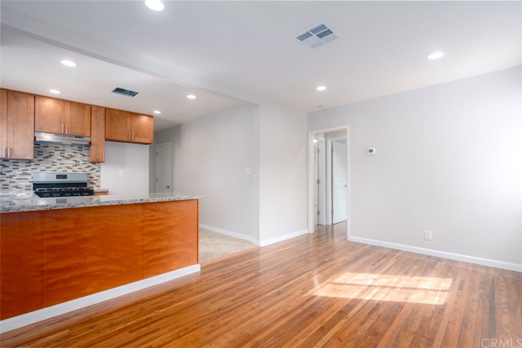 2412 Strong Avenue Commerce, CA 90040 - Photo 4 of 32