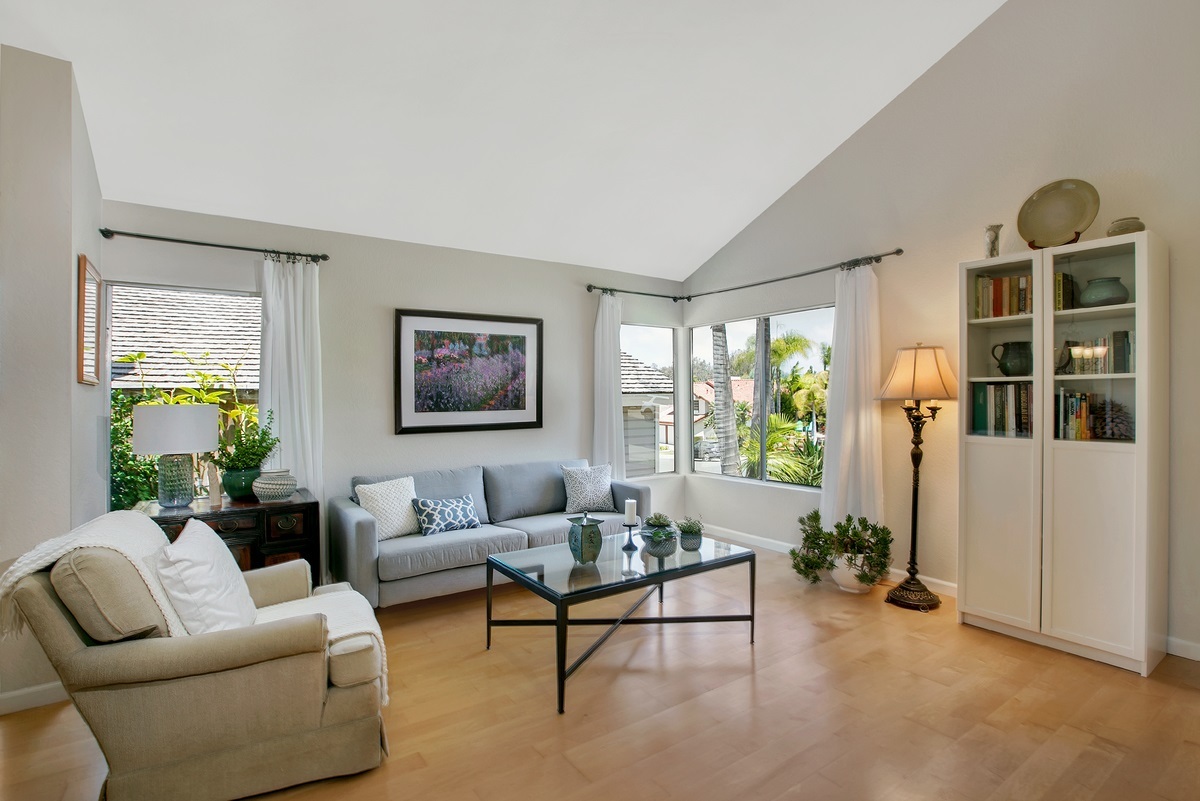 1821 Hummock Lane Encinitas, CA 92024 - Photo 3 of 25