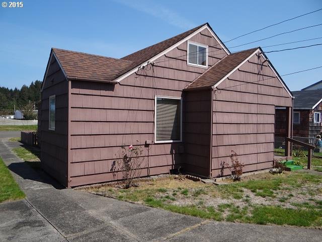 2078 Elm Avenue Reedsport, OR 97467 - Photo 5 of 16 Gallery Image 5