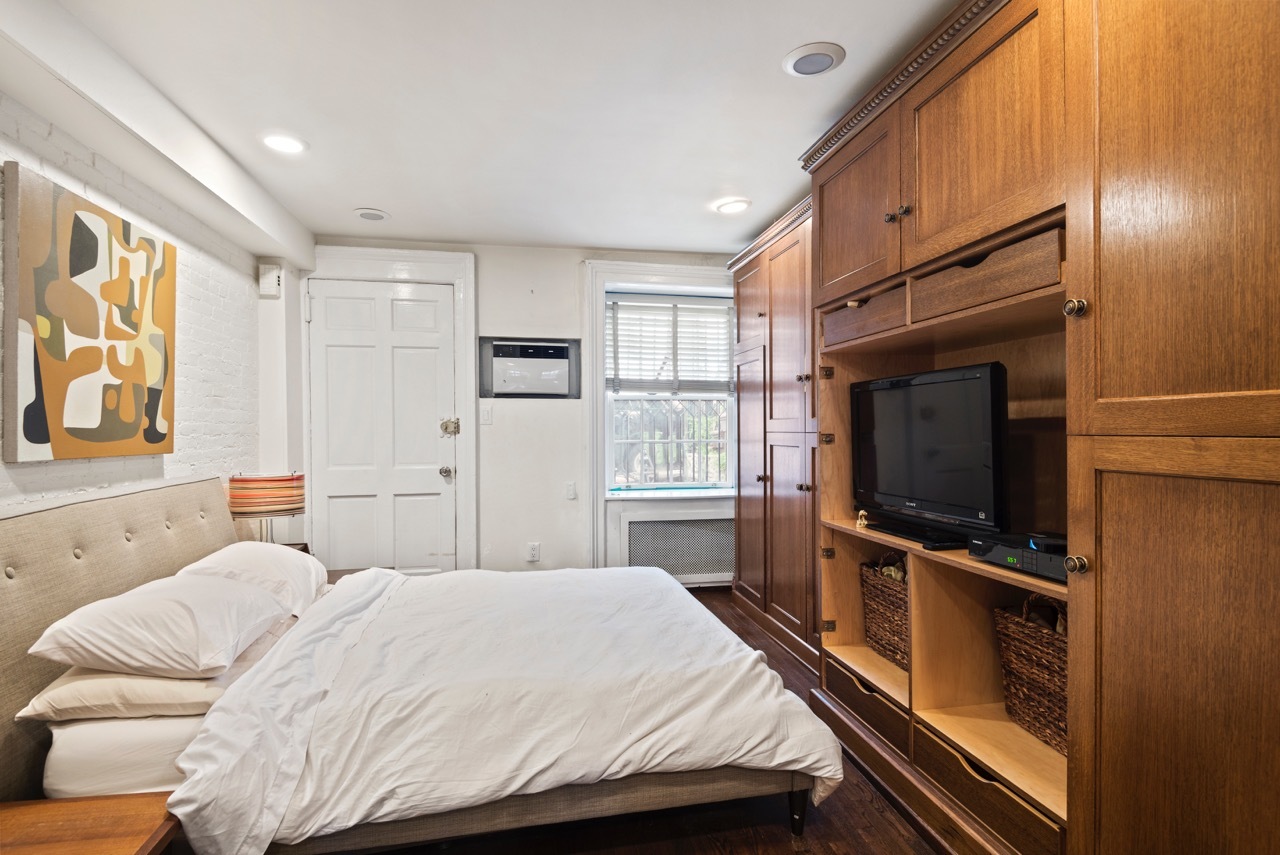 353 West 22nd Street, Unit 1 Manhattan, NY 10011 - Photo 7 of 7