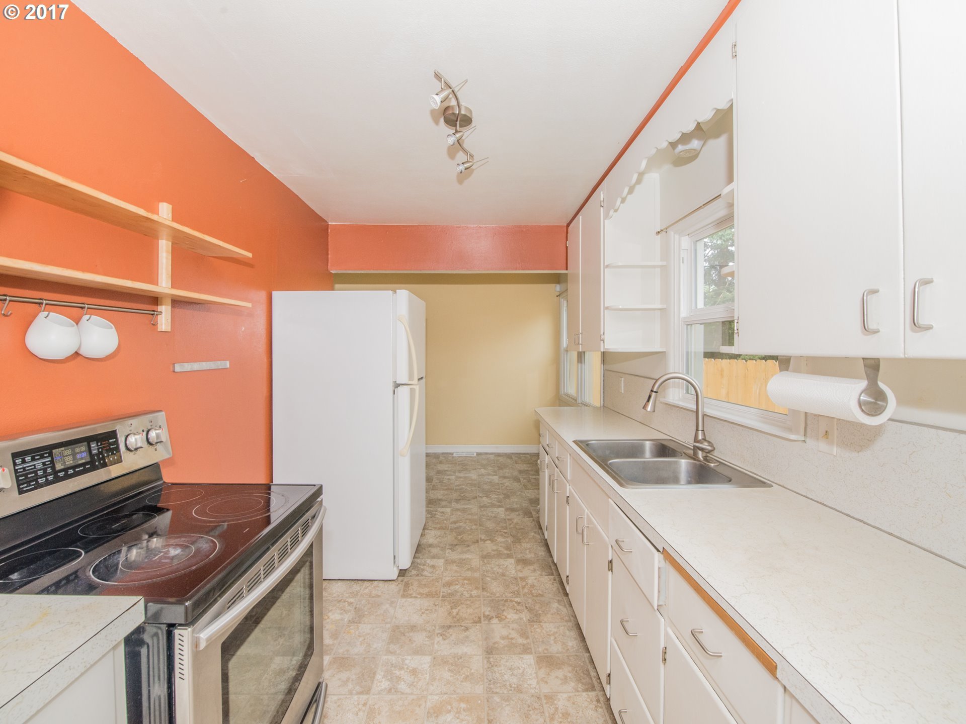 6523 Southeast 84th Avenue Portland, OR 97266 - Photo 8 of 18