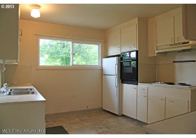 1126 Southwest Curry Street Portland, OR 97239 - Photo 8 of 13 Gallery Image 8