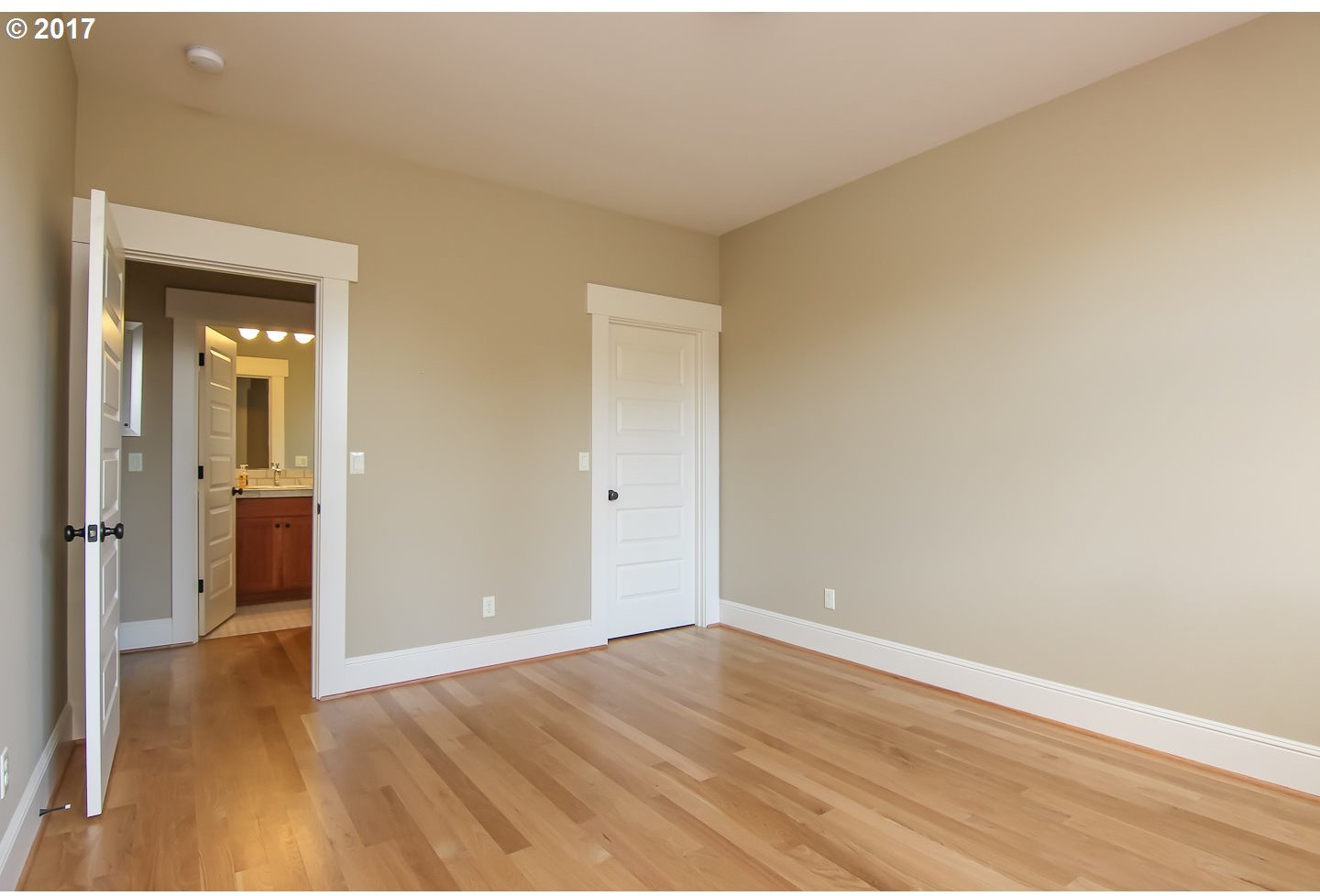 3324 Northeast Rodney Avenue Portland, OR 97212 - Photo 5 of 27 Gallery Image 5