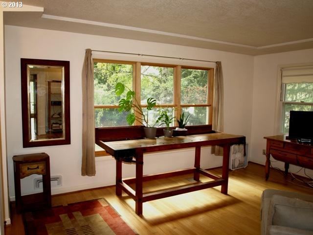 5735 Southwest Taylors Ferry Road Portland, OR 97219 - Photo 3 of 16 Gallery Image 3