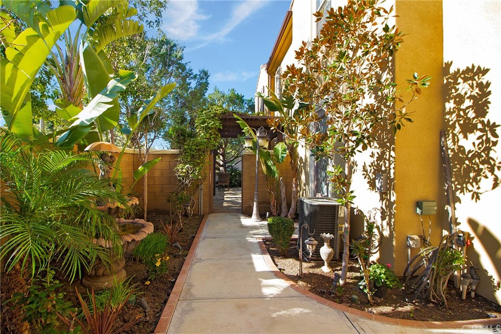 95 Chantilly Irvine, CA 92620 - Photo 5 of 40