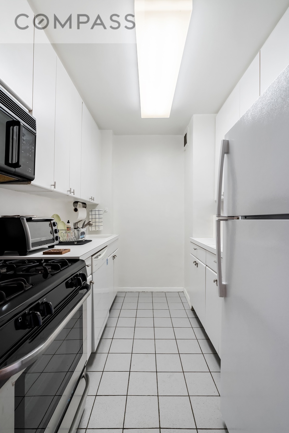 392 Central Park West, Unit 17T Manhattan, NY 10025 - Photo 5 of 6