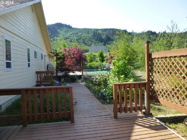 570 Main Street Riddle, OR 97469 - Photo 12 of 16