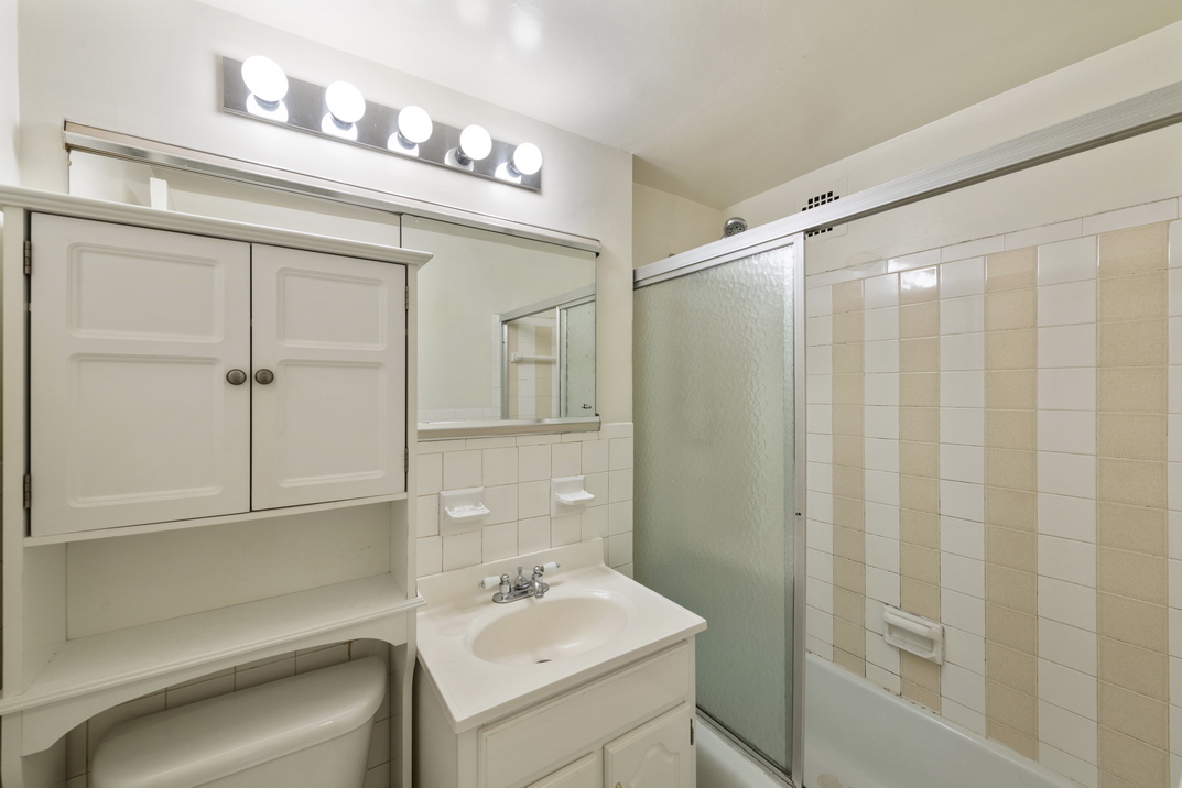 220 East 57th Street, Unit 16F Manhattan, NY 10022 - Photo 5 of 8