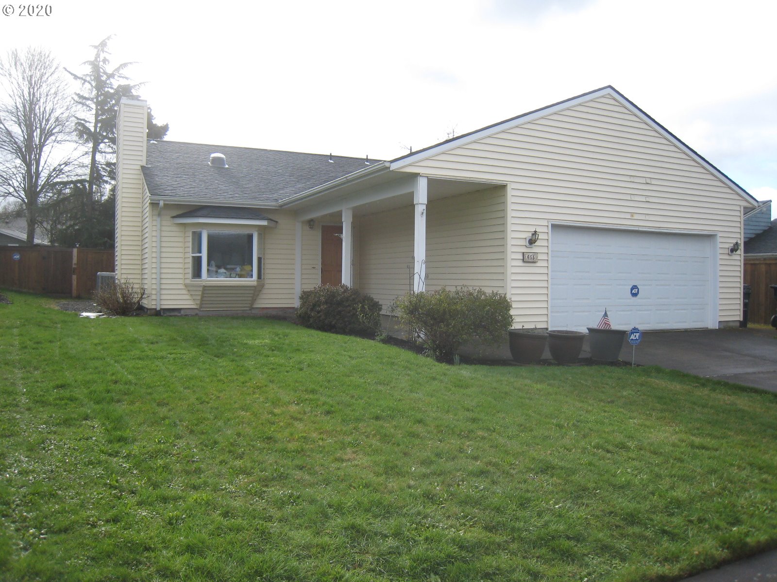 655 Island Street Springfield, OR 97477 - Photo 1 of 16