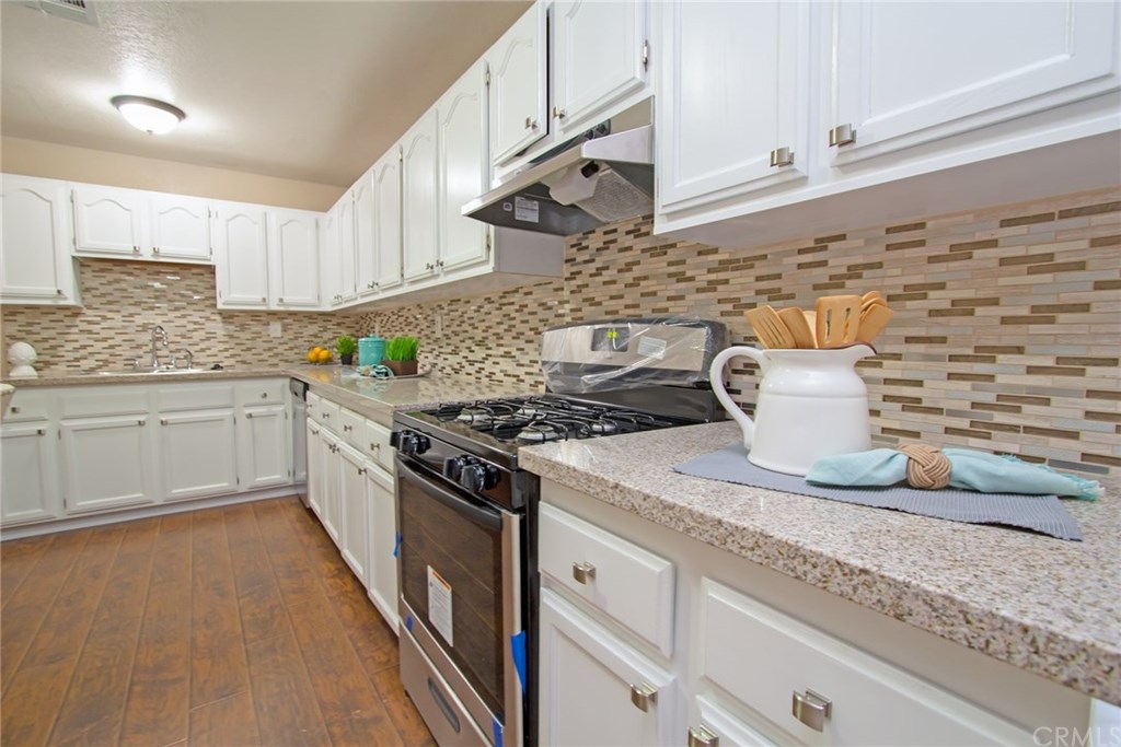 19340 Woodhill Street Rialto, CA 92376 - Photo 11 of 42