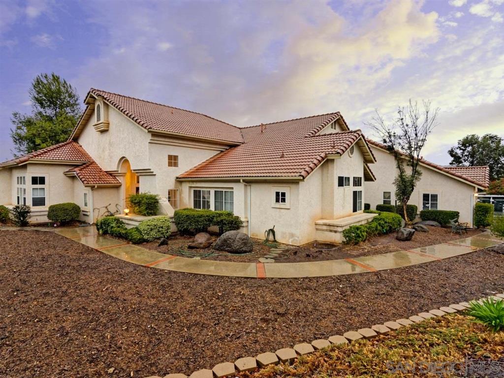 2101 Charles Dewitt Way Alpine, CA 91901 - Photo 5 of 25