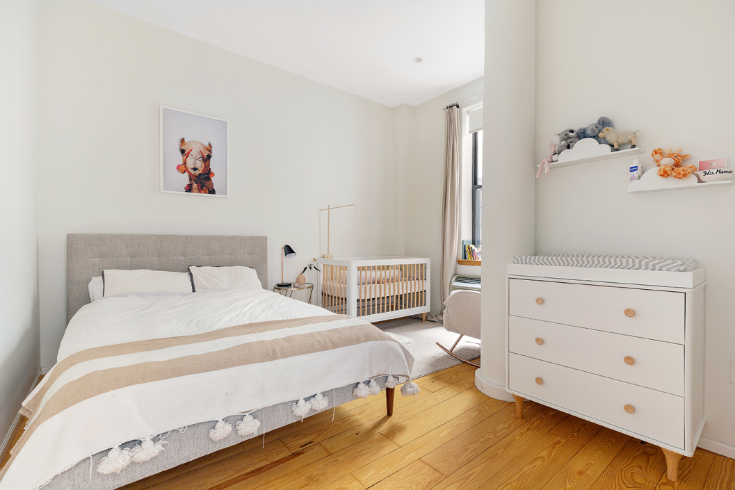 155 Perry Street, Unit 4C Manhattan, NY 10014 - Photo 5 of 7