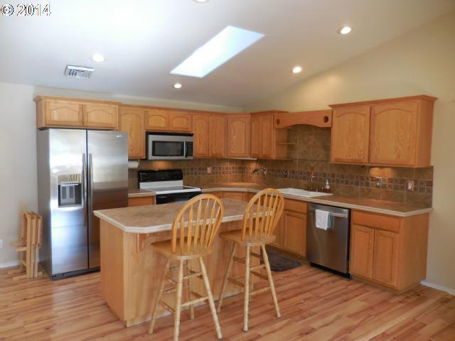 4098 Hooker Road Roseburg, OR 97470 - Photo 3 of 16 Gallery Image 3