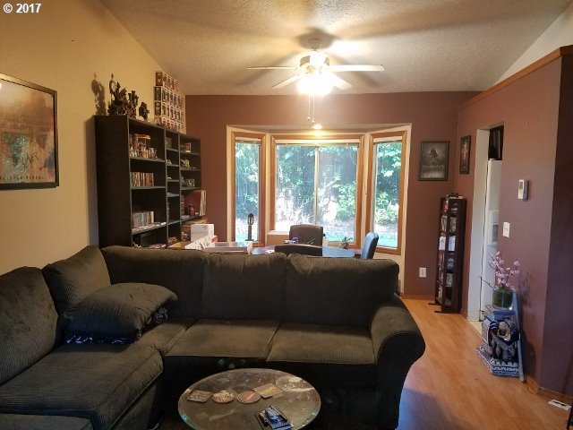 160 Southeast 151st Avenue Portland, OR 97233 - Photo 4 of 15