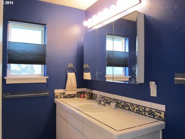 1315 Southeast Oak Street Portland, OR 97214 - Photo 10 of 16