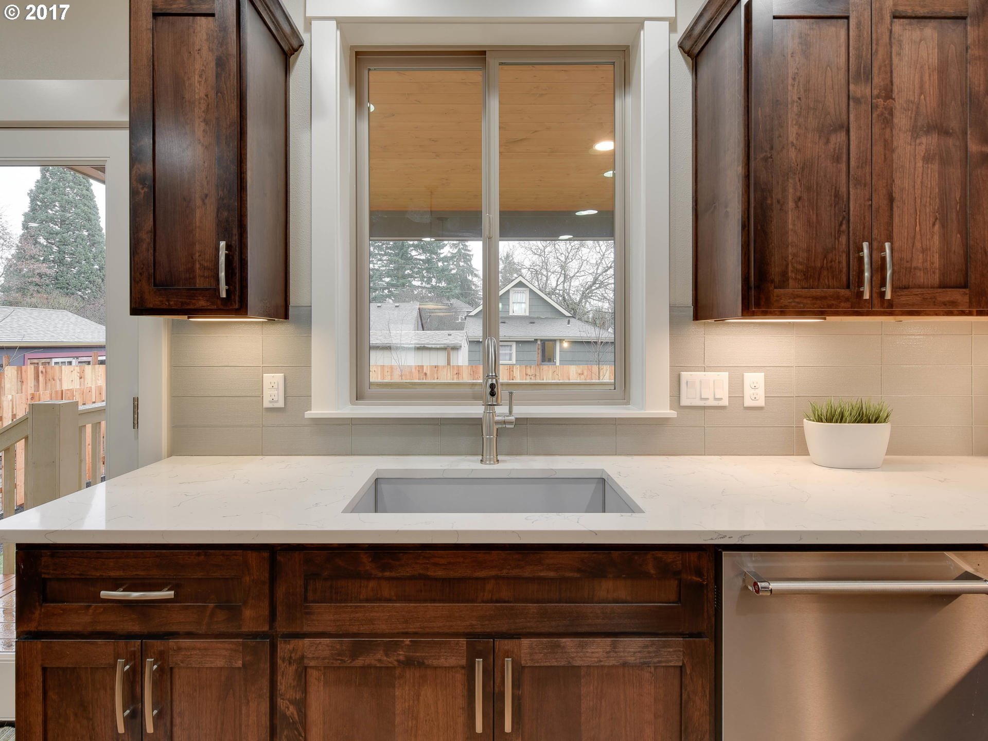 4852 Southeast Rural Street Portland, OR 97206 - Photo 7 of 32 Gallery Image 7