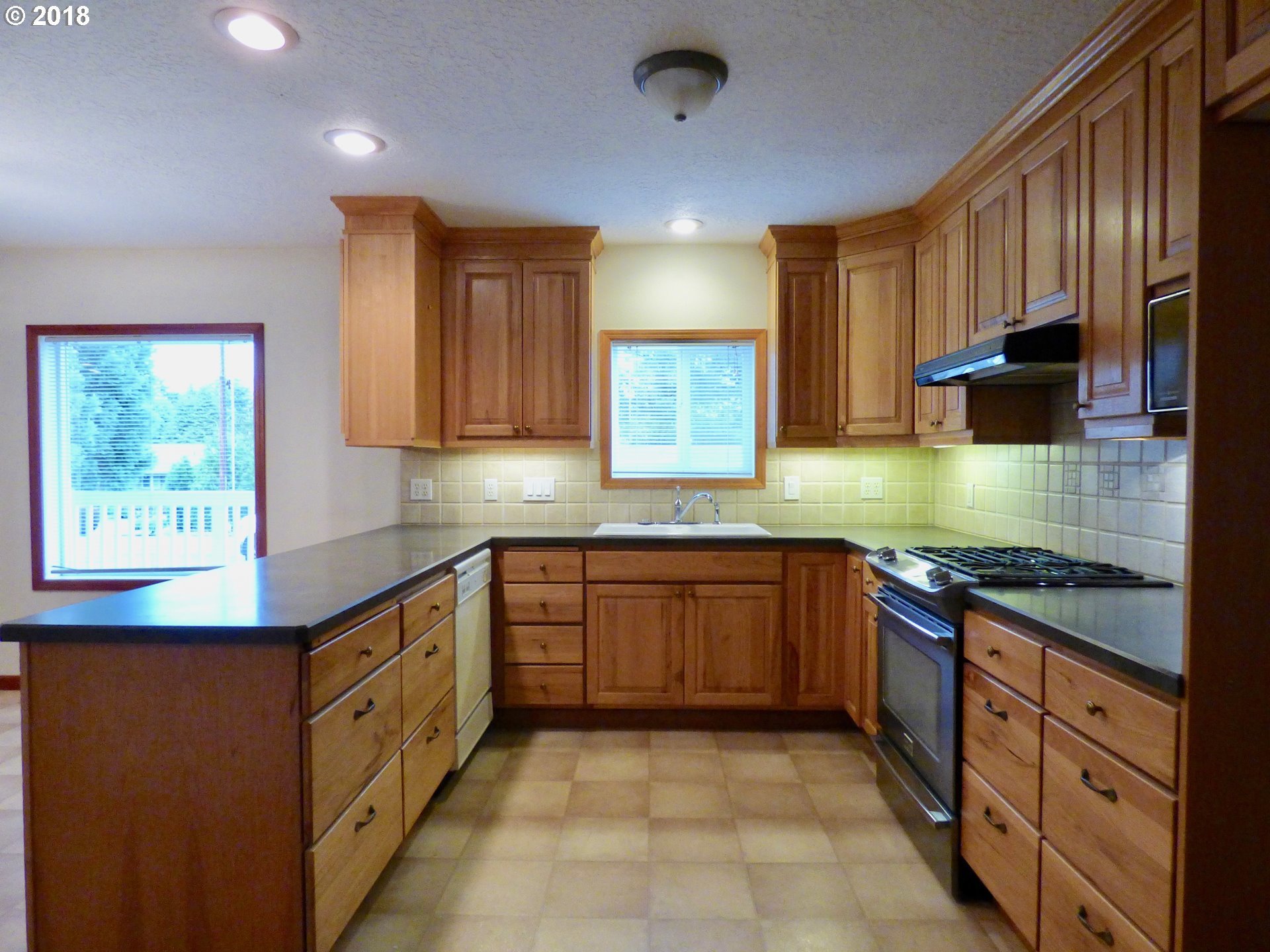 152 Barker Road Oregon City, OR 97045 - Photo 8 of 32 Gallery Image 8