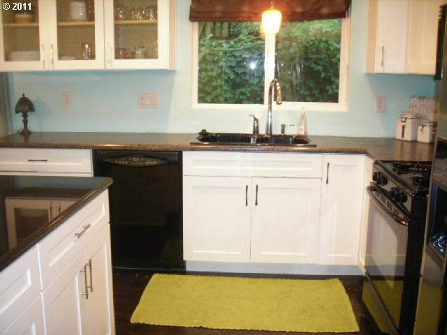 1377 Southwest Taylors Ferry Road Portland, OR 97219 - Photo 5 of 12 Gallery Image 5