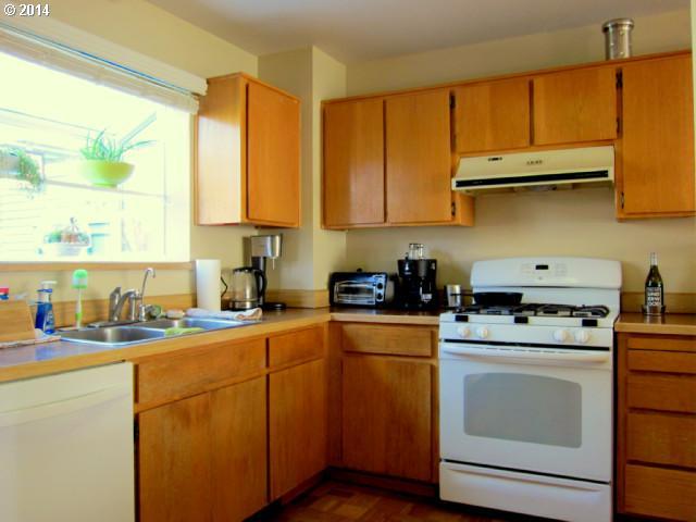 1315 Southeast Oak Street Portland, OR 97214 - Photo 2 of 16
