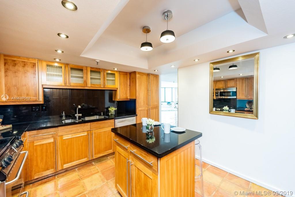 520 Brickell Key Drive, Unit APH00 Miami, FL 33131 - Photo 38 of 48