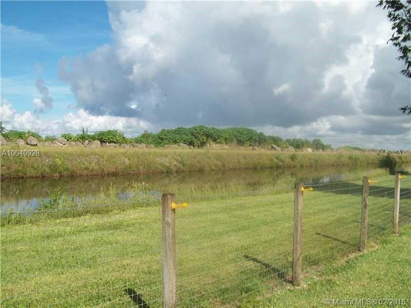 19650 Southwest 207th Avenue Miami, FL 33187 - Photo 32 of 34