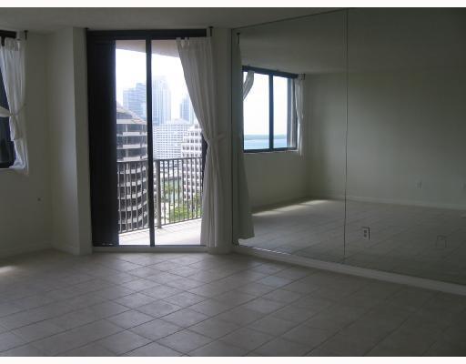 540 Brickell Key Drive, Unit 1719 Miami, FL 33131 - Photo 2 of 7