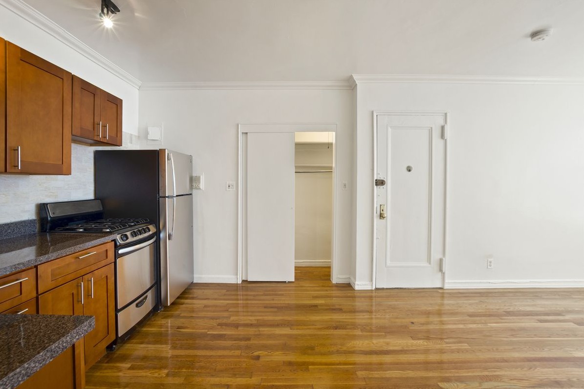 447 Hudson Street, Unit 3R Manhattan, NY 10014 - Photo 2 of 5