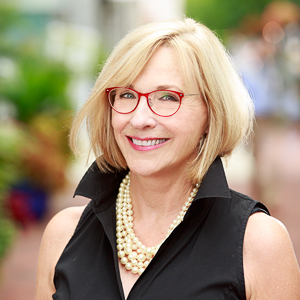 Headshot of Claudia Donovan