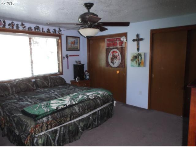 831 Southwest 10th Street Pendleton, OR 97801 - Photo 9 of 14