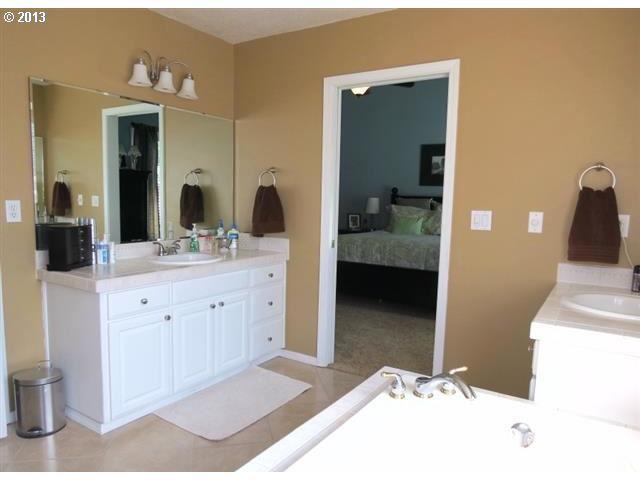 1246 Keystone Loop Northeast Keizer, OR 97303 - Photo 12 of 16 Gallery Image 12