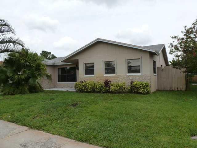 22748 Southwest 65th Avenue Boca Raton, FL 33428 - Photo 2 of 15