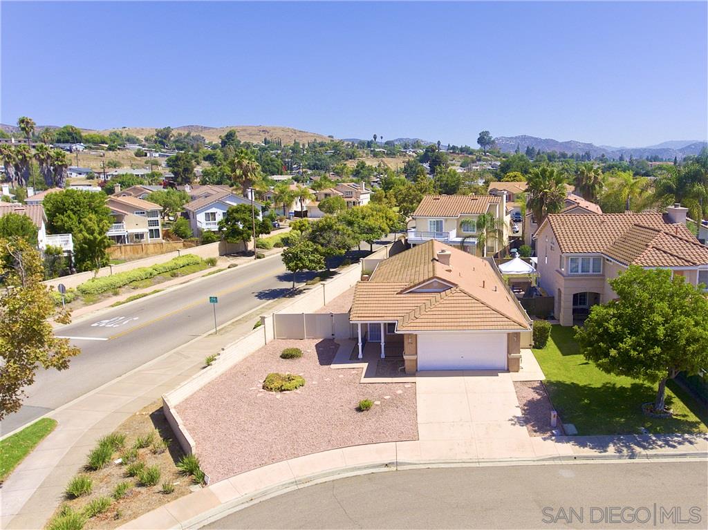 204 Parkside Place Santee, CA 92071 - Photo 5 of 25