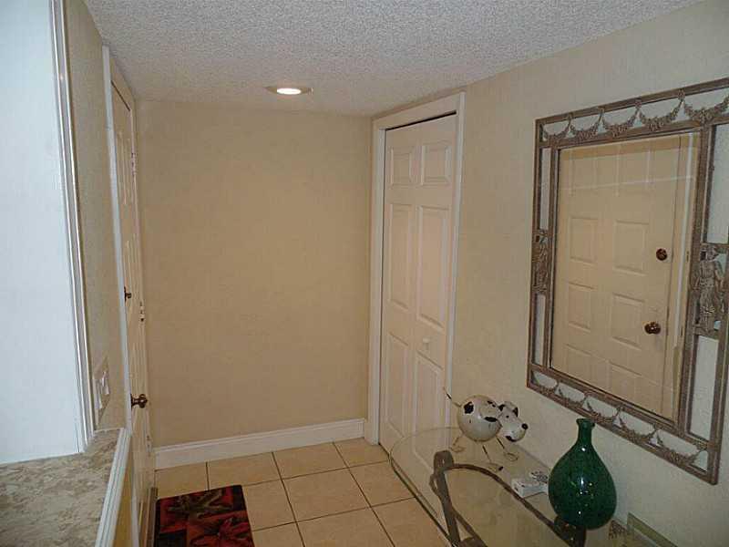 280 Racquet Club Road, Unit 102 Weston, FL 33326 - Photo 3 of 35