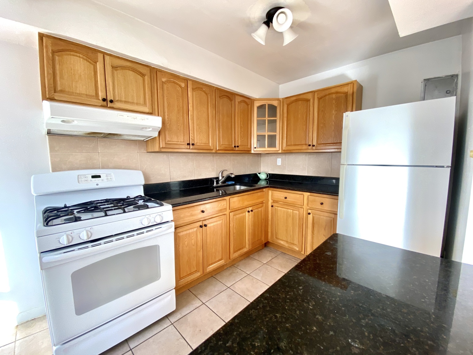 25-19 14th Place, Unit 3 Queens, NY 11102 - Photo 5 of 9