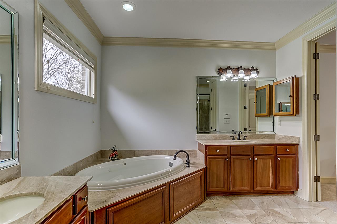9484 Johnson Rd Extension Germantown, TN 38139 - Photo 15 of 25 Double Vanities and Jacuzzi Tub