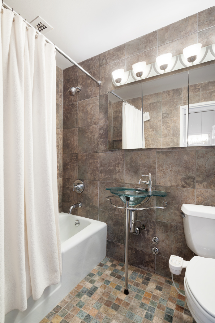 310 East 46th Street, Unit 16R Manhattan, NY 10017 - Photo 5 of 8