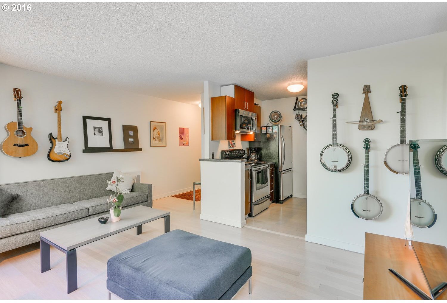 2020 Southwest Main Street, Unit 402 Portland, OR 97205 - Photo 7 of 29