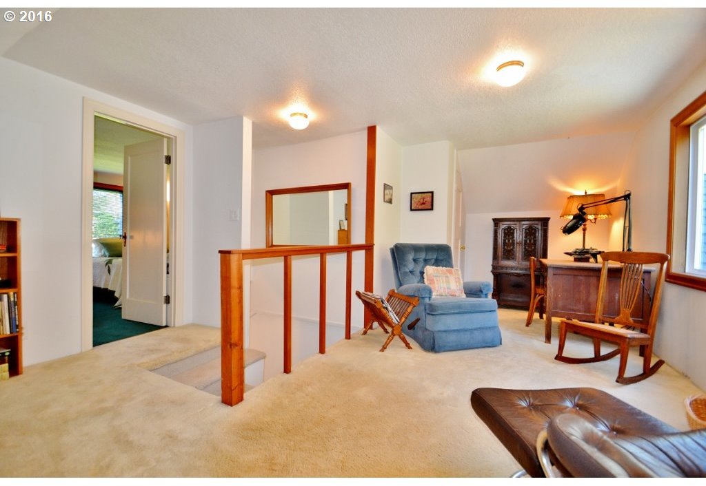1622 Southwest Taylors Ferry Road Portland, OR 97219 - Photo 3 of 20 Gallery Image 3
