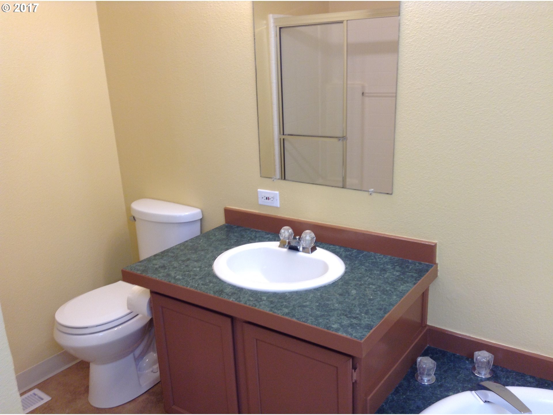 1015 Oak Street, Unit 18 Silverton, OR 97381 - Photo 13 of 15
