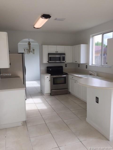 2006 Northeast 40th Road Homestead, FL 33033 - Photo 6 of 32 Gallery Image 6