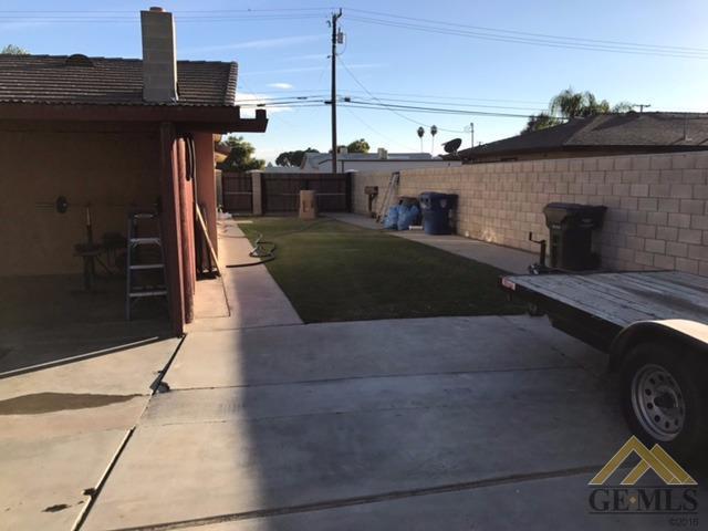 298 McKee Road Bakersfield, CA 93307 - Photo 4 of 10 Gallery Image 4
