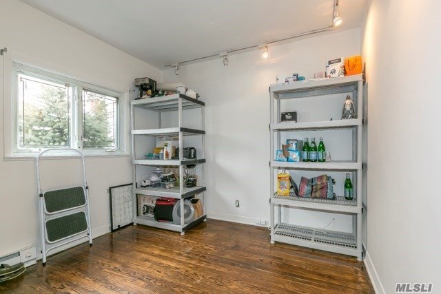 4 Larch Drive Great Neck, NY 11021 - Photo 16 of 20