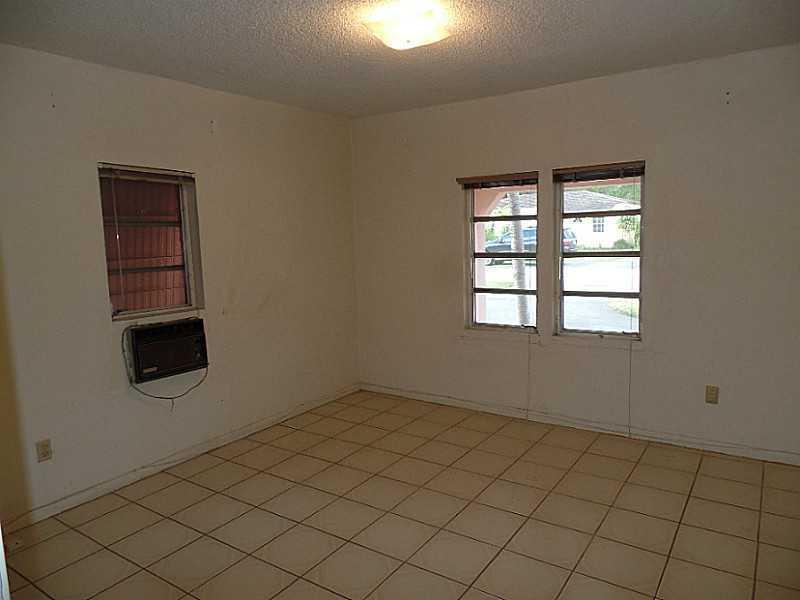 6511 Southwest 44th Street Miami, FL 33155 - Photo 7 of 12