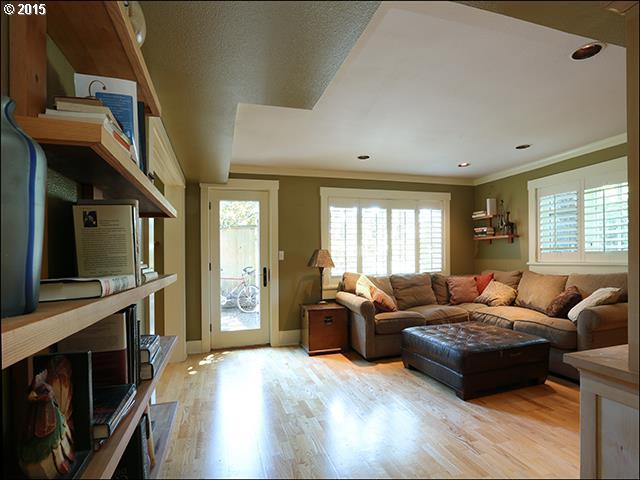 5331 Southwest Santa Monica Court Portland, OR 97221 - Photo 13 of 16