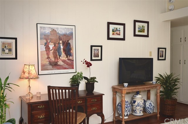 13881 Thunderbird Drive, Unit 64K Seal Beach, CA 90740 - Photo 5 of 21 Wall separating bedroom from front room with potential television viewing area.