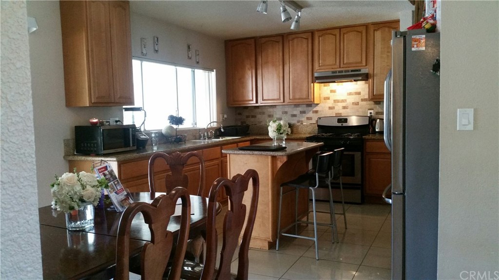 428 South Meridian Avenue Rialto, CA 92376 - Photo 3 of 7