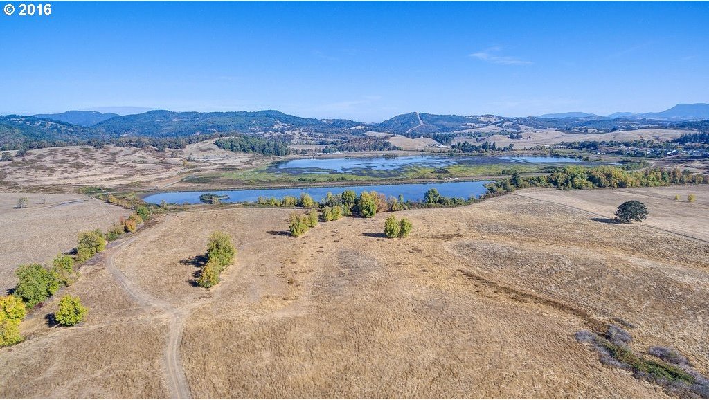 1469 Fort McKay Road Oakland, OR 97462 - Photo 3 of 29 Gallery Image 3
