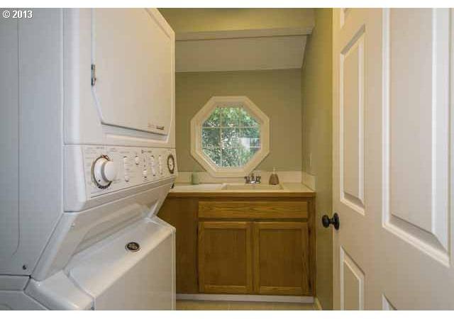 6024 Southwest Kruse Ridge Drive Portland, OR 97219 - Photo 9 of 15 Gallery Image 9