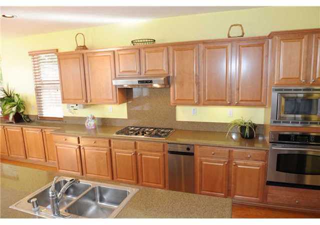 1474 Old Janal Ranch Road Chula Vista, CA 91915 - Photo 5 of 25 Beautiful cabinets and counters - tons of storage.